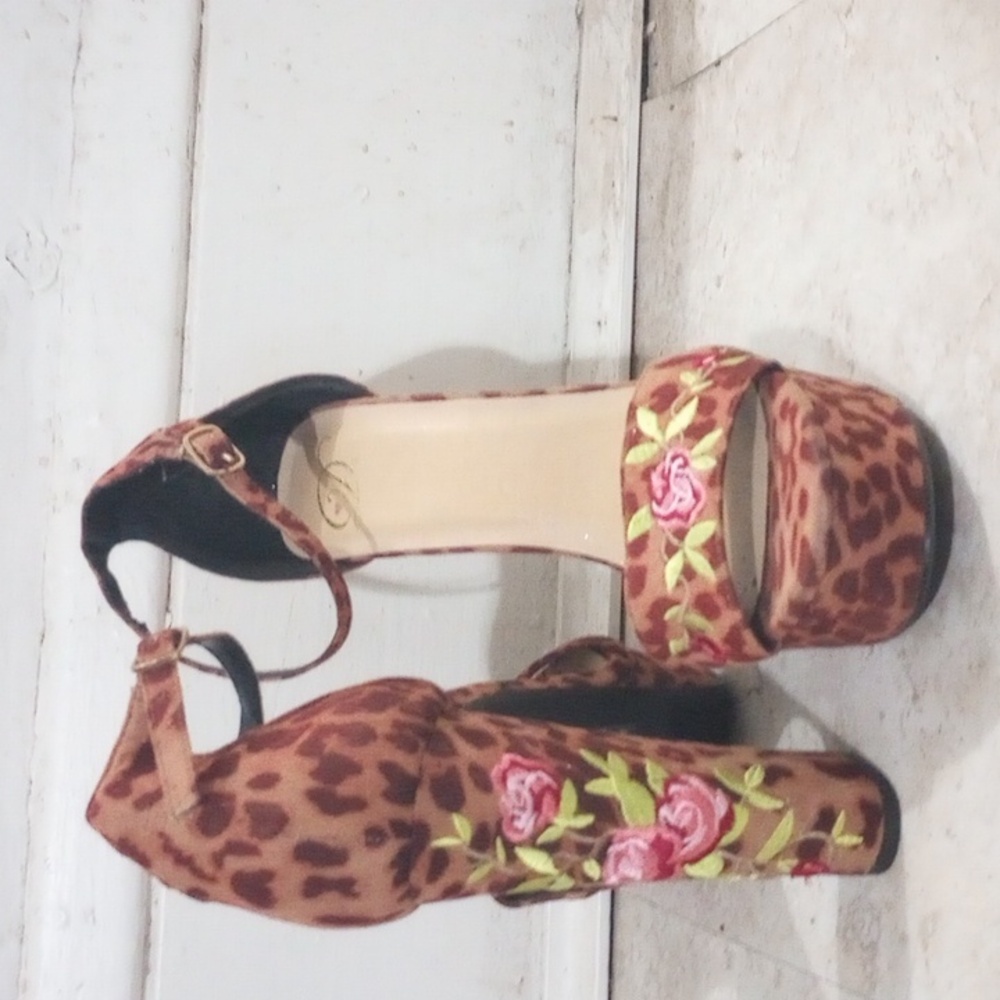 D's cheetah print with Roses - Picture 2 of 4